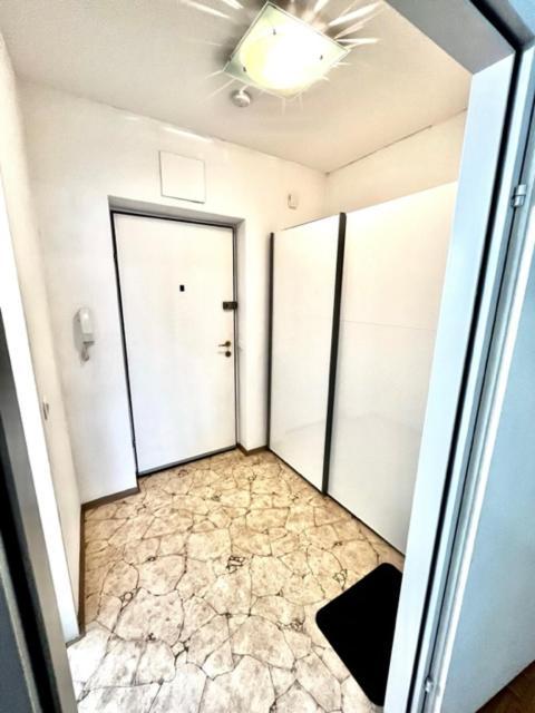 Ganze Ferienwohnung In Top Lage Mit Loggia Klagenfurt am Woerthersee Esterno foto